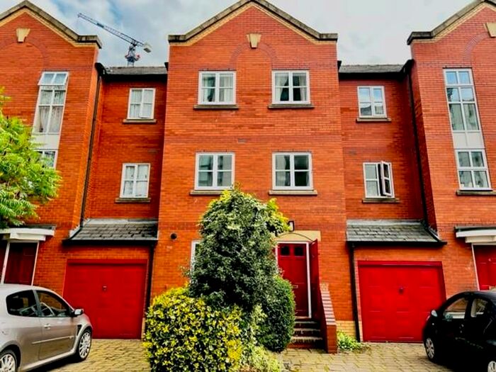 4 Bedroom Town House To Rent In William Jessop Court, City Centre, M1