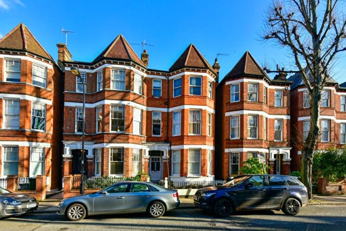 Apartment To Rent In Aberdeen Road, Highbury, London, N5