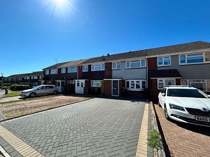 3 Bedroom Terraced House For Sale In Palma Close, Dunstable, LU6