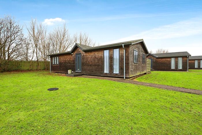 2 Bedroom Park Home For Sale In Hailsham Road, Stone Cross, Pevensey, BN24