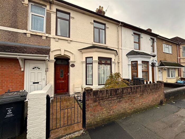 3 Bedroom Terraced House For Sale In Manchester Road, Swindon, SN1
