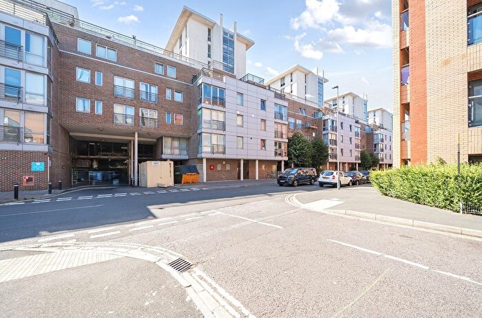 2 Bedroom Flat For Sale In Cross Street, Portsmouth, PO1