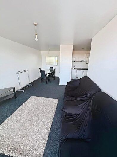 2 Bedroom Flat To Rent In Prince Regent Road, Hounslow, TW3