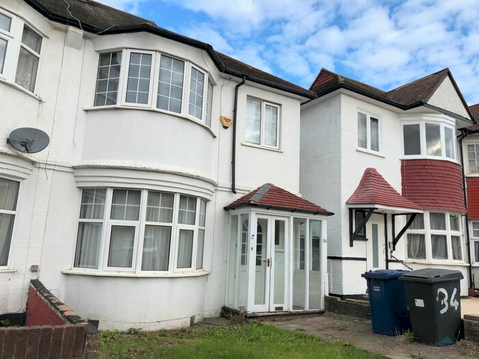 4 Bedroom Semi-Detached House To Rent In Golders Manor Drive, Golders Green, NW11
