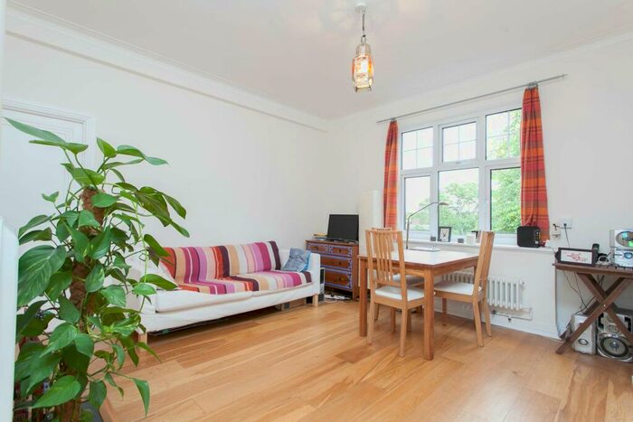 1 Bedroom Flat To Rent In Belsize Square, NW3