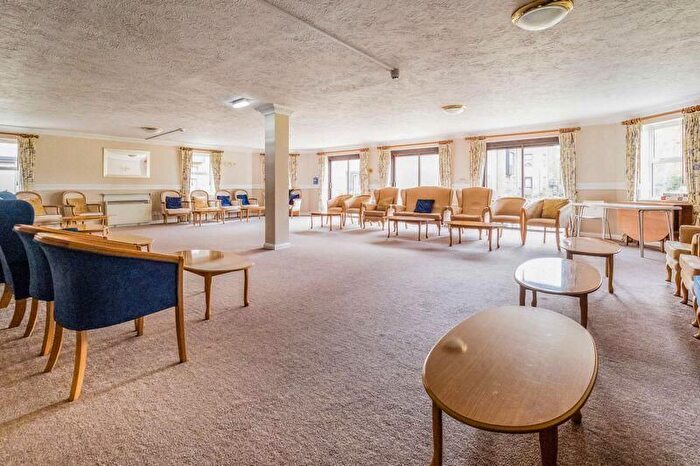 1 Bedroom Flat To Rent In Cromwell Lodge, Longbridge Road, Barking, IG11