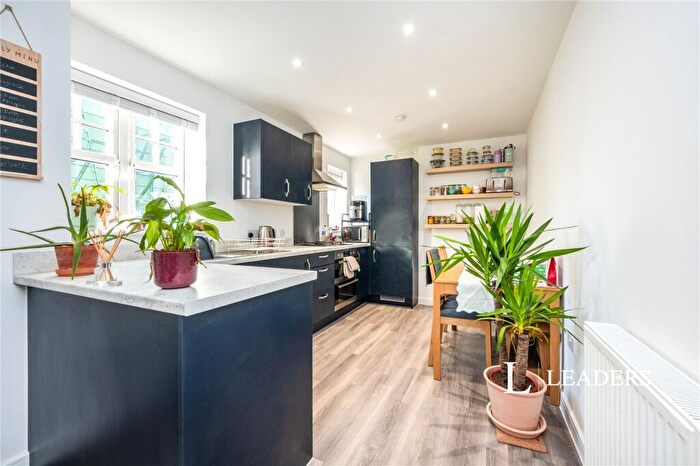 2 Bedroom Flat To Rent In Burns Road, Shortstown, Bedford, MK42