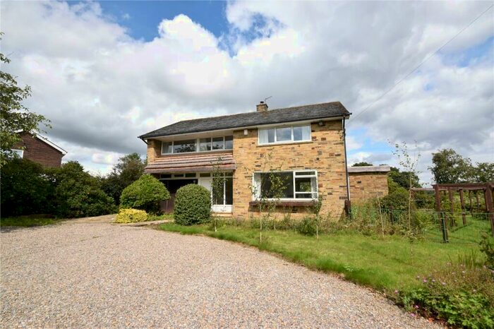 4 Bedroom Detached House To Rent In Dunstarn Drive, Adel, Leeds, LS16