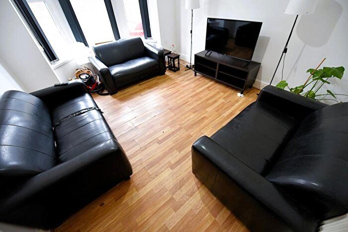 4 Bedroom House To Rent In Norwood Grove, LS6