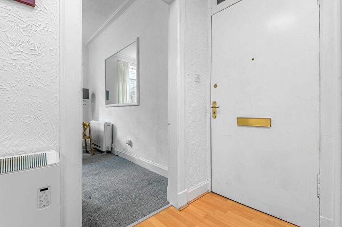 1 Bedroom Flat For Sale In Comely Place, Falkirk, FK1