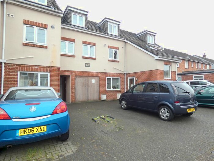 1 Bedroom Flat To Rent In Powerscourt Road, Portsmouth, PO2