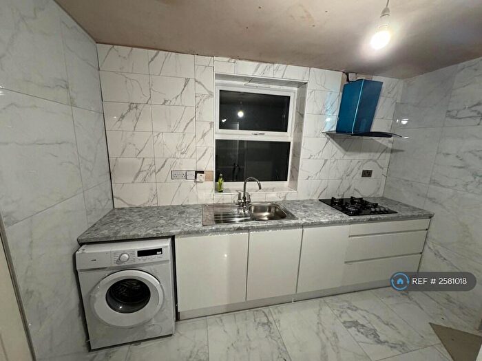 4 Bedroom Semi-Detached House To Rent In All Saints Way, West Bromwich, B71