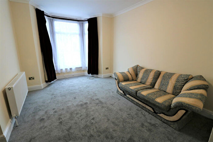 1 Bedroom Flat To Rent In Mayfair Avenue, Ilford, Essex, IG1