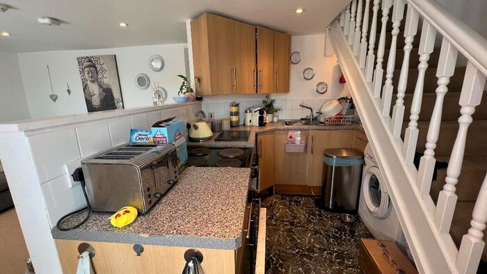 2 Bedroom Flat To Rent In Cricklade Road, SN6