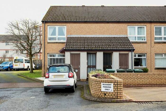 1 Bedroom Flat To Rent In South Mellis Park, Northfield, Edinburgh EH8