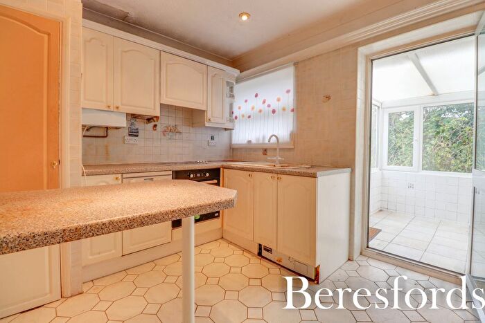 2 Bedroom Bungalow For Sale In Arnolds Close, Hutton, CM13