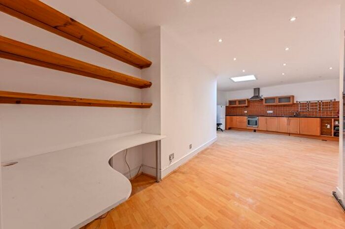 1 Bedroom Flat For Sale In Grafton Crescent, London, NW1