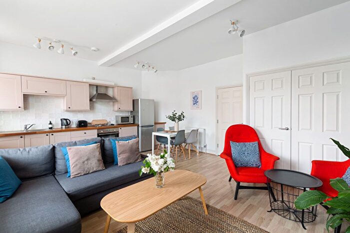 1 Bedroom Flat To Rent In Albany Road, Cardiff, CF24