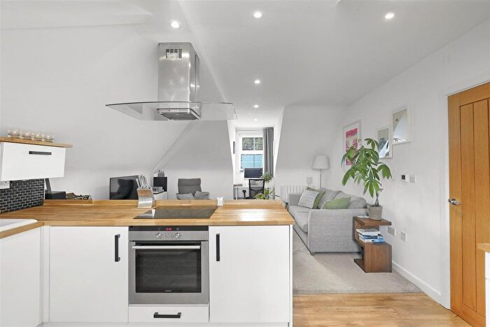2 Bedroom Flat For Sale In Edmunds House, Hemnall Street, Epping, CM16