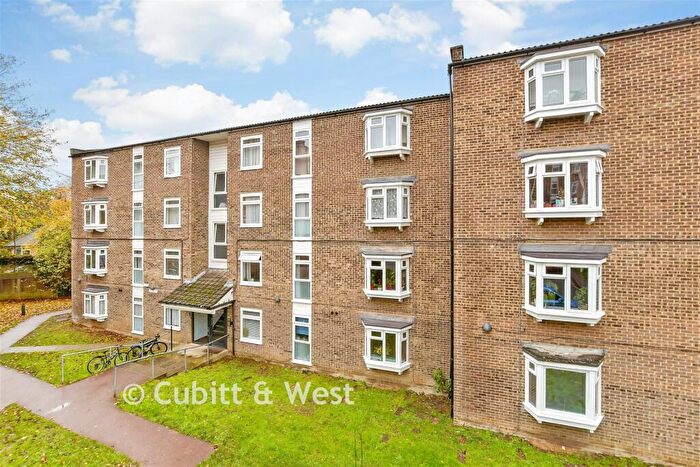 2 Bedroom Flat For Sale In Ambleside Gardens, Sutton, Surrey, SM2