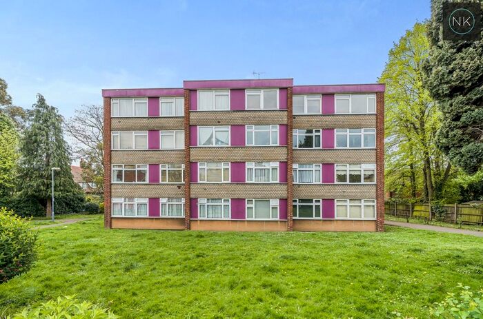 2 Bedroom Flat To Rent In Beechwood Park, South Woodford, London, E18