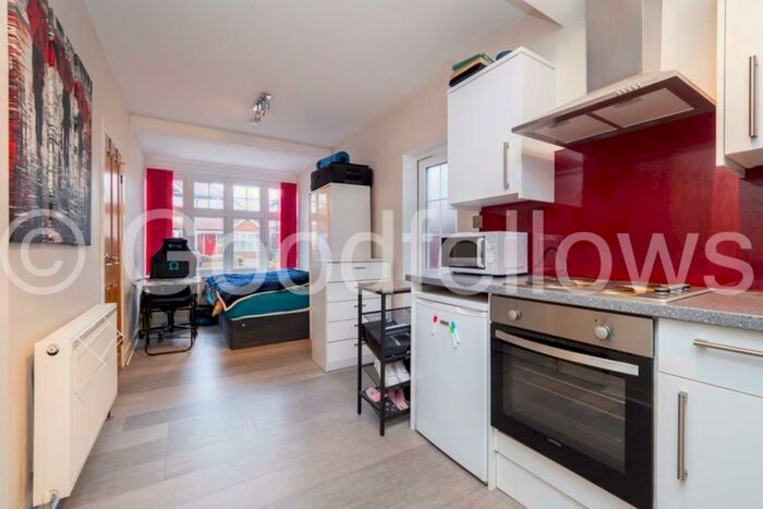 Studio To Rent In Rosebery Avenue, ., KT3