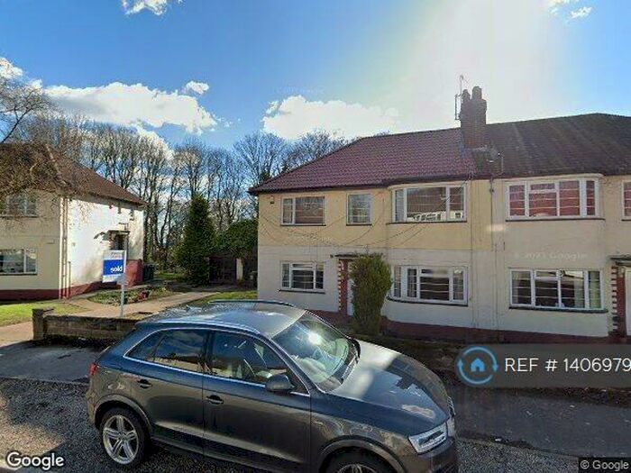 2 Bedroom Flat To Rent In Sandringham Drive, Leeds, LS17