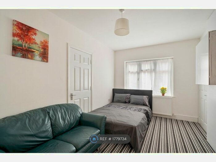 1 Bedroom Flat To Rent In Heston, Hounslow West/London, TW5