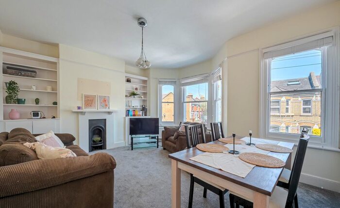2 Bedroom Flat To Rent In Ballater Road, London, SW2