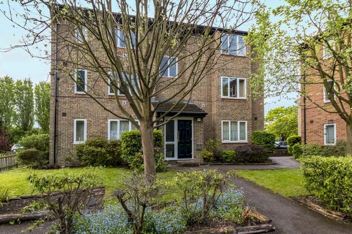 Studio To Rent In Friars Avenue, London SW15