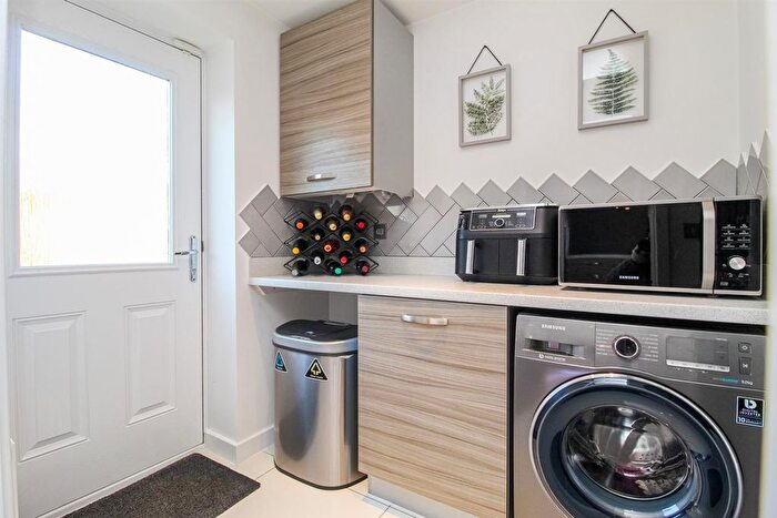 5 Bedroom Detached House For Sale In Elm View, Castleford, WF10