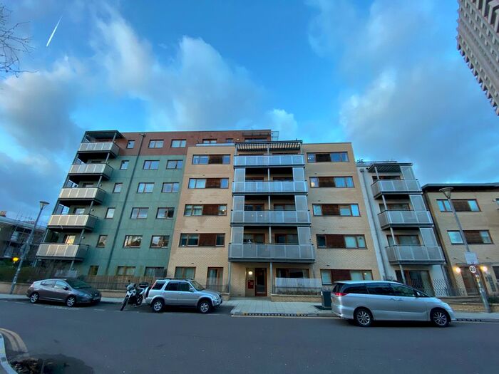 2 Bedroom Flat To Rent In Trevithick Way, London, E3