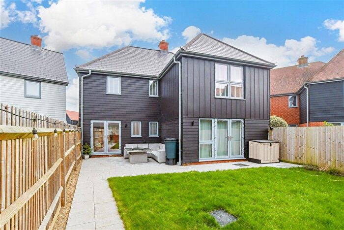 4 Bedroom Detached House For Sale In Gatekeeper Lane, Ashford, Kent, TN24