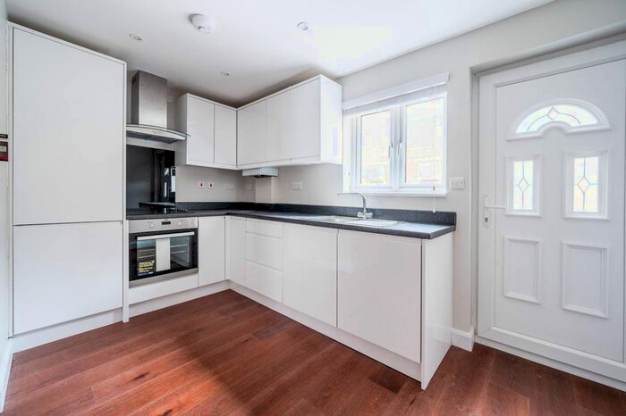 2 Bedroom Flat To Rent In Montpelier Vale, Blackheath, London, SE3