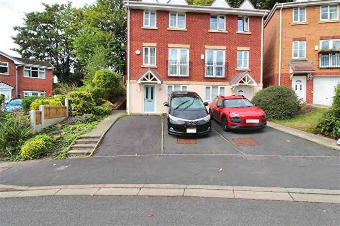 4 Bedroom Town House To Rent In Boddens Hill Road, Stockport, SK4