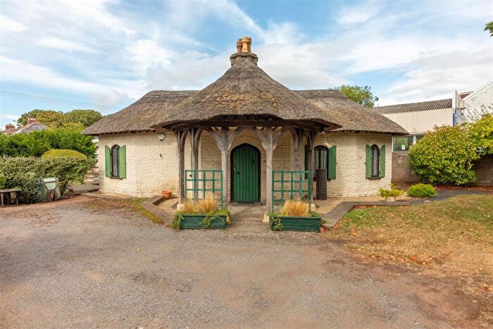 2 Bedroom Cottage For Sale In Downend Road | Downend, BS16