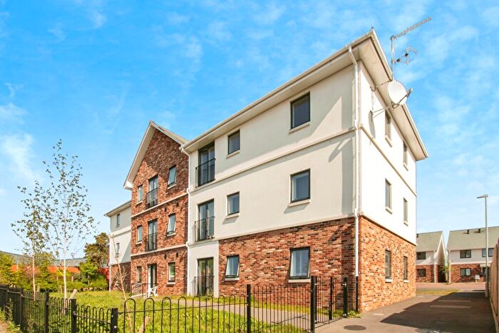 2 Bedroom Flat For Sale In Alice Gardens, Parkstone, Poole, Dorset, BH12