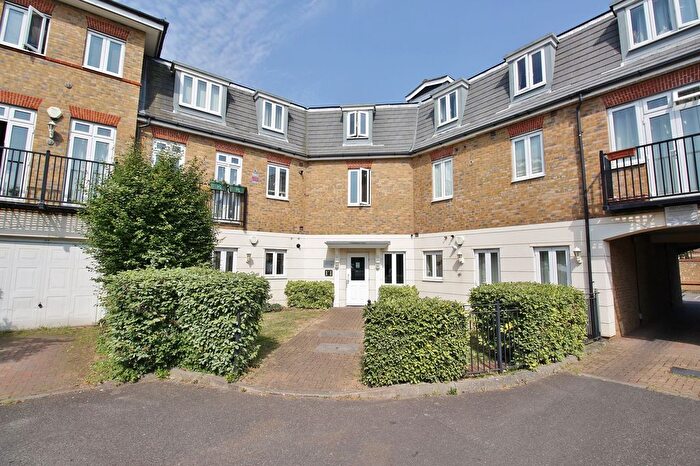 1 Bedroom Flat To Rent In Elizabeth Gardens, Isleworth, TW7