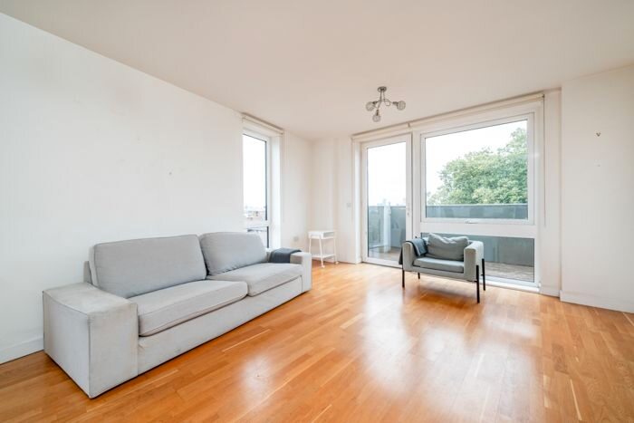 3 Bedroom Flat To Rent In Duckett Street, London, E1