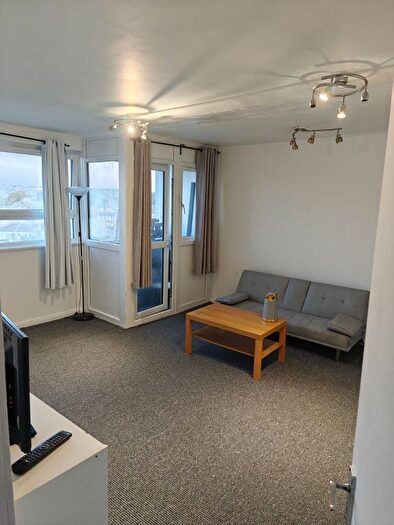 3 Bedroom Flat To Rent In Hitherlands, Little Dimocks, London, SW12