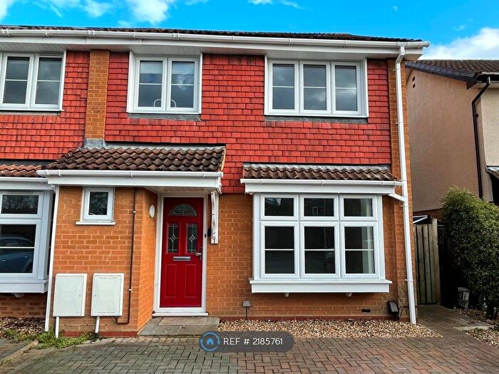 4 Bedroom Semi-Detached House To Rent In Chatteris Way, Lower Earley, Reading, RG6