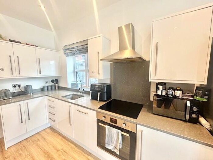 2 Bedroom Bungalow To Rent In Briscoe Road, Rainham, RM13