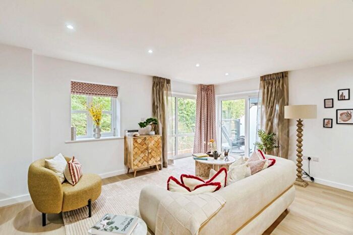 1 Bedroom Flat For Sale In Outwood Lane, Chipstead, Coulsdon, Surrey, CR5