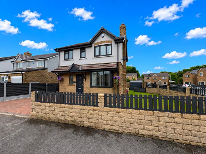 4 Bedroom Detached House For Sale In Micklemoss Drive, Queensbury, Bradford, BD13