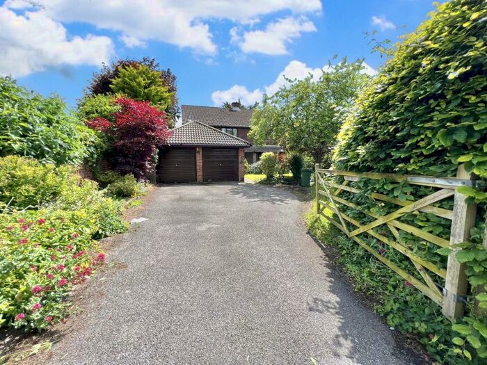 4 Bedroom House To Rent In Chestnut Rise, Droxford, SO32