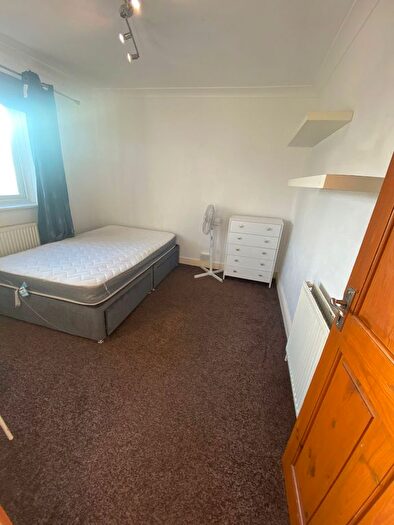 3 Bedroom Flat To Rent In Tamworth Lane, Mitcham, CR4
