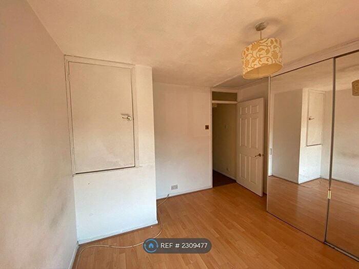 1 Bedroom Semi-Detached House To Rent In Sharpness Close, Hayes, UB4