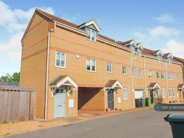 2 Bedroom Maisonette To Rent In Phoenix Close, Peterborough, PE2