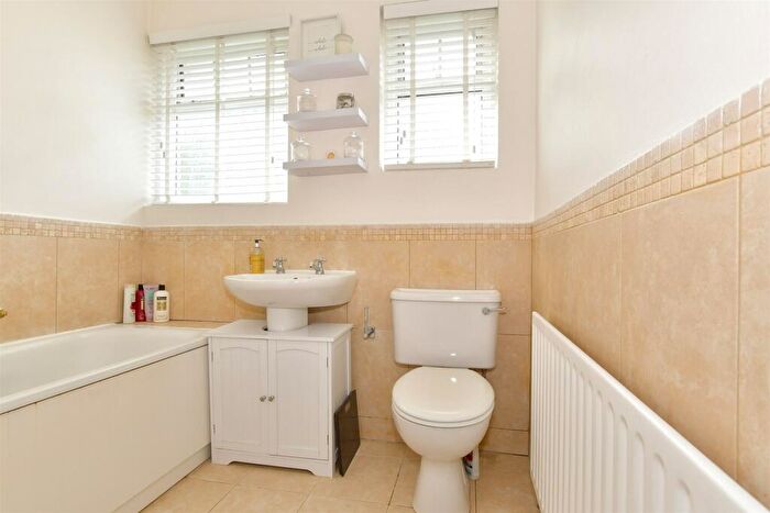 3 Bedroom End Of Terrace House For Sale In Ankerdine Crescent, London, SE18