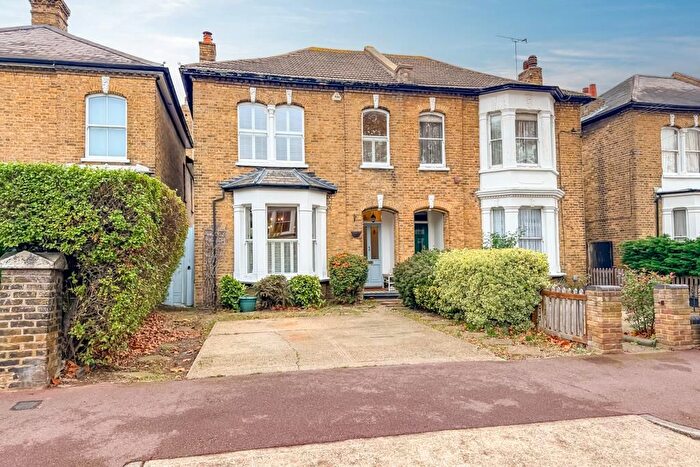 3 Bedroom Semi-Detached House For Sale In Alexandra Road, Southend-On-Sea, SS1
